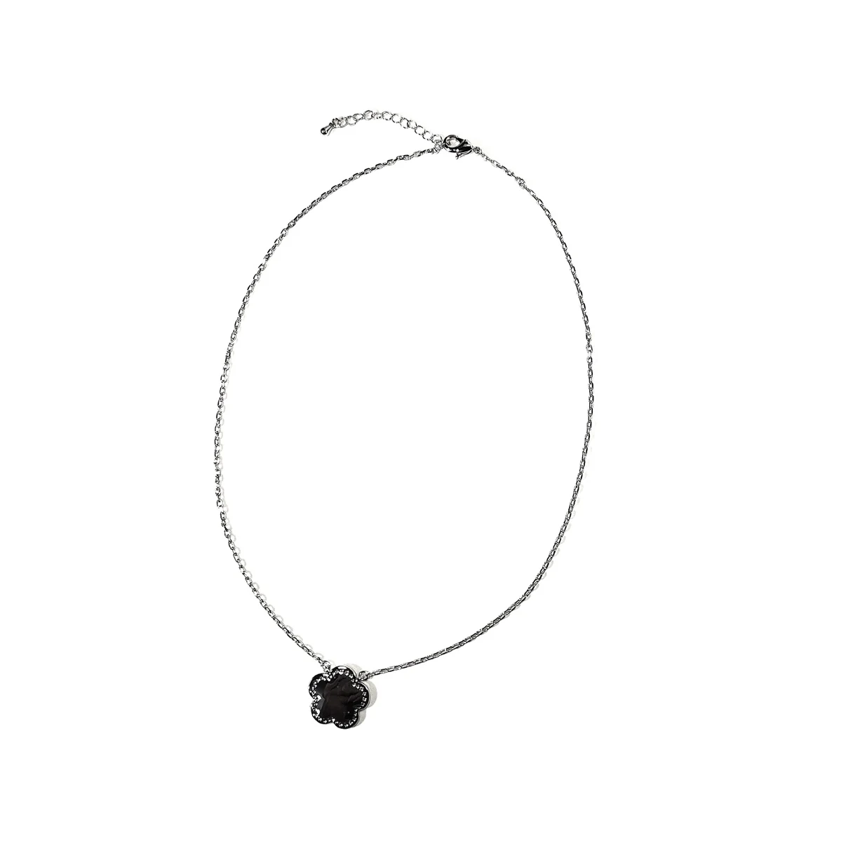 Black clover pendant necklace in silver, ipanda